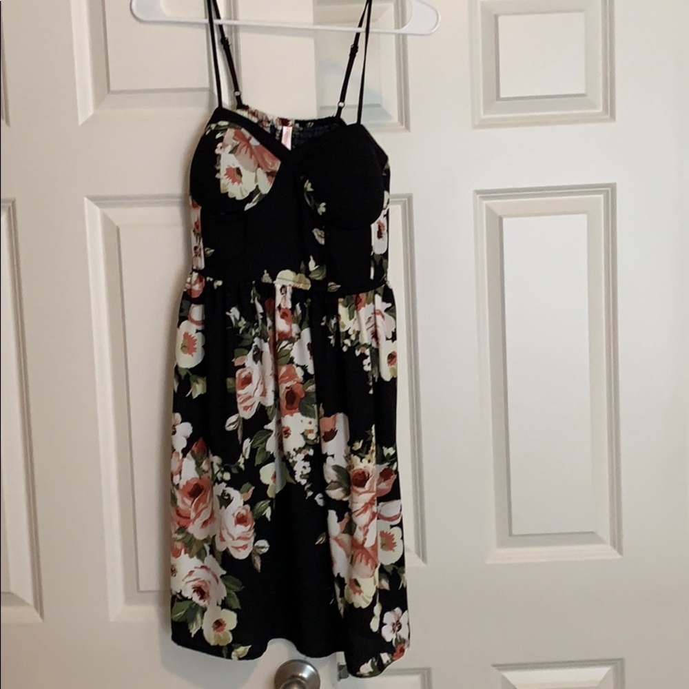 Floral dress - like new. Never worn